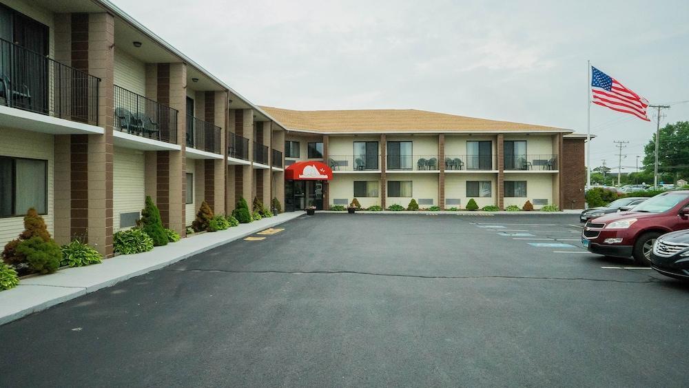 Red Roof Inn & Suites Newport - Middletown, Ri Eksteriør billede