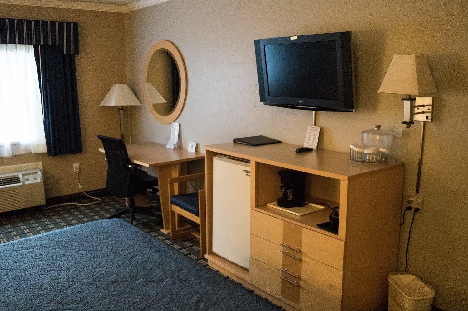 Red Roof Inn & Suites Newport - Middletown, Ri Eksteriør billede