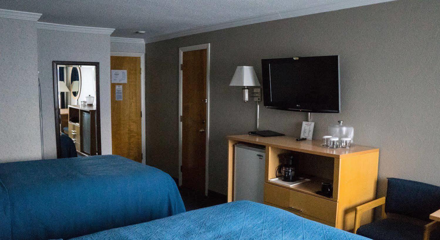 Red Roof Inn & Suites Newport - Middletown, Ri Eksteriør billede